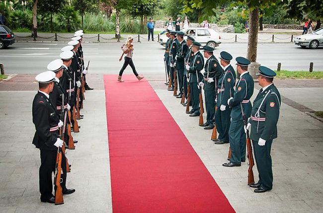  Autors: Advokāts Sildies no iekšienes.