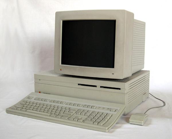 "Macintosh" datoram šodien aprit 30 gadi.