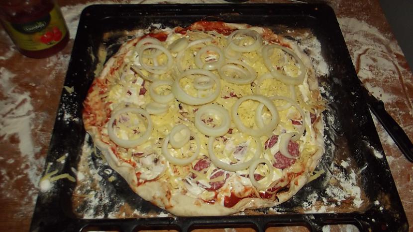 Beigas nobeidzam ar sieru un... Autors: Tarhūns Būvējam picu.