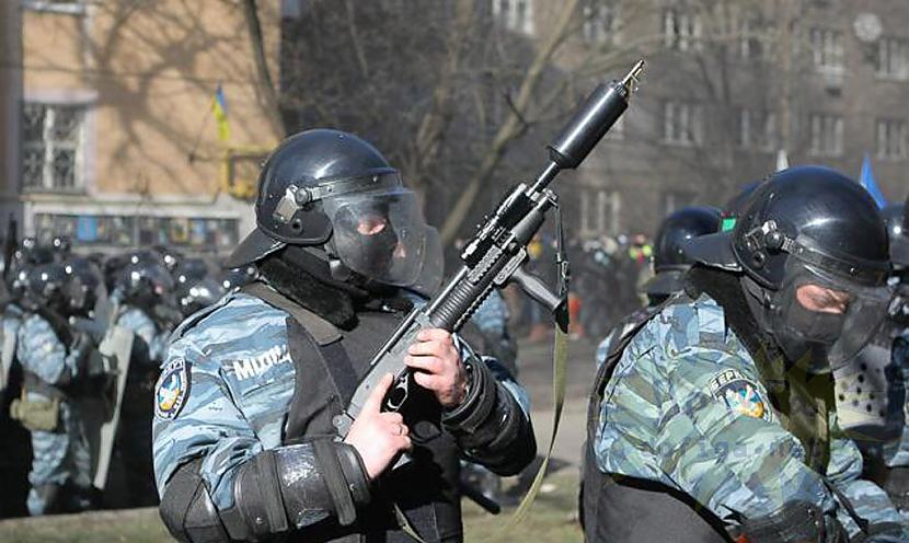  Autors: Hello Kijevas ielās atkal atsākās nemieri,šoreiz tie līdzinās karam.