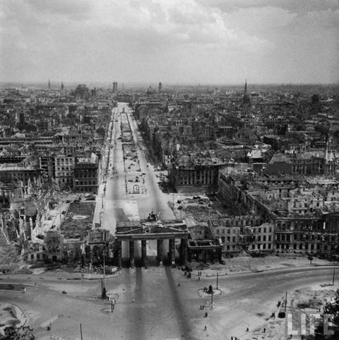 Brandenburgas vārti Berlīne Autors: LordOrio Bildes no 2. pasaules kara