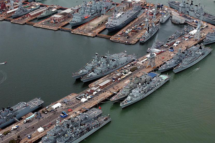 Briti ar saviem kuģiem ir... Autors: Advokāts UK (Royal) armija