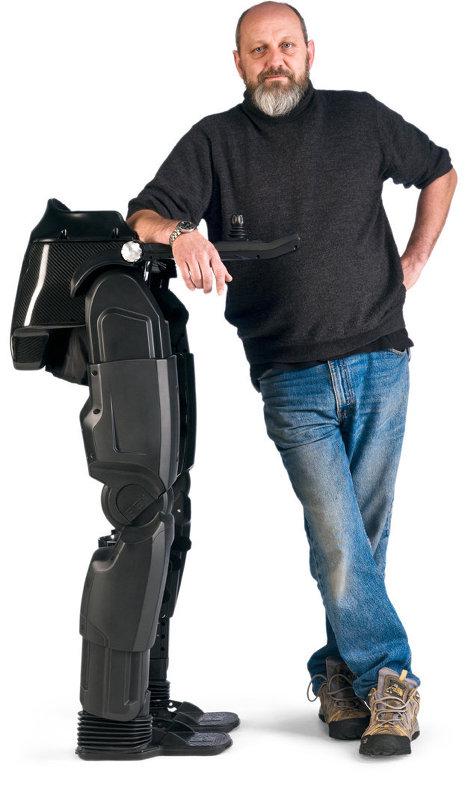 Scarono robotizēto kāju pāri... Autors: mūsdienu bokseris Ekzoskelets Rex izmainīs cilvēces dzīvi jau 2011. gadā