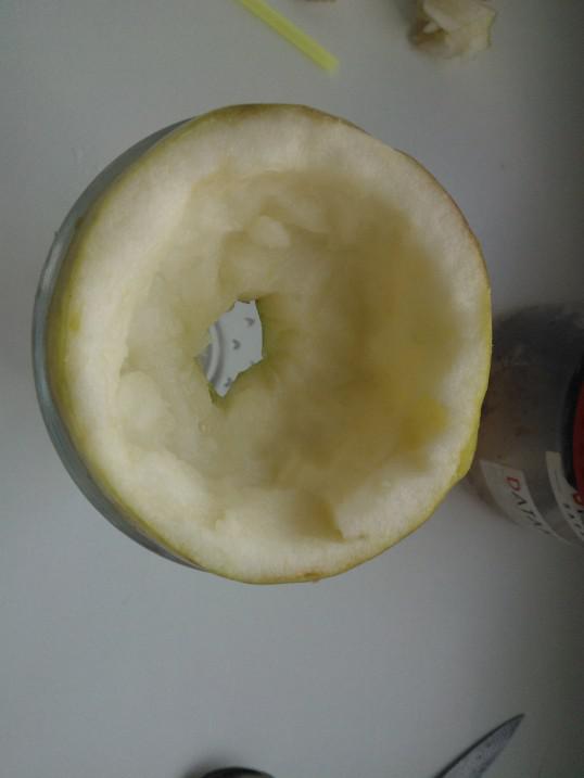 Izgrebjam ābola iekscaronu tā... Autors: ORGAZMO Paštaisītā ūdenspīpīte :D