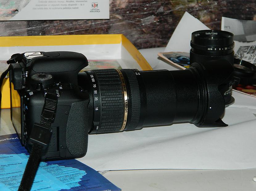 Nav parāk smags un milzīgs... Autors: Werkis2 Universāls budžeta objektīvs 18 - 200mm Tamron.