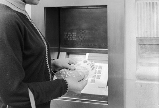 Sākotnēji pirmie ATM bankomāti... Autors: MJ Fakti, kuri aizpūtīs veselo saprātu!