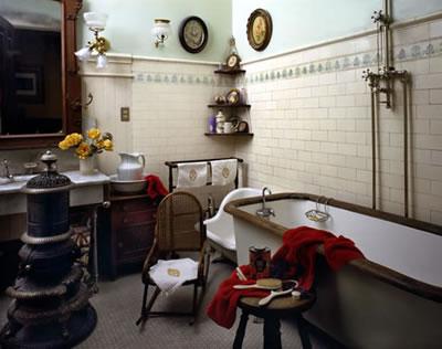 3 Vannas istaba un tualete... Autors: asilins Nāvējošie priekšmeti mājās 120 gadus atpakaļ