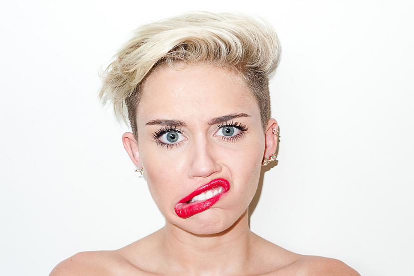 Un nu Miley CyrusProtams ka... Autors: Fosilija Pretīgais Pewdiepie pret JB, Nicki Minaj un Miley Cyrus!