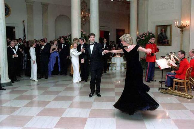 Džons Travolta un Princese... Autors: Uldis Siemīte #3  30  veco laiku slavenību fotogrāfijas par kurām tu nenojauti.