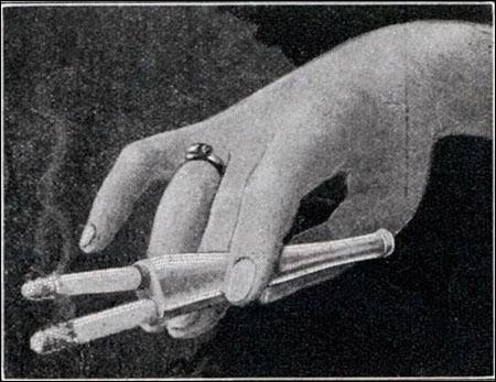 Smēķēscaronanas turētājs ar... Autors: Man vienalga Dīvaini veco laiku izgudrojumi, kas mūsdienās vairs nepastāv!