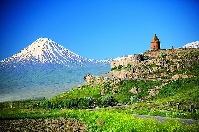 Ciemats pie Ararat kalniem... Autors: sancisj Pasaulē skaistākās vietas