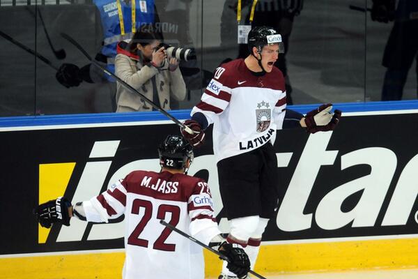 Otrais periodsnbspotrais... Autors: Hokeja Blogs Smagā spēlē Latvijas hokeja izlase uzvar Kazahstānas izlasi