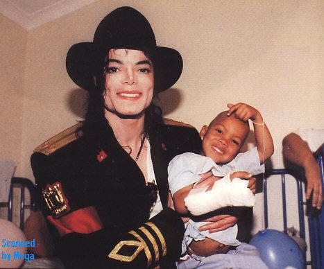 Maiklam patika palīdzēt... Autors: MJ Lover Michael Jackson