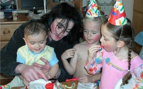 Maiklam ir trīs bērni Vecākais... Autors: MJ Lover Michael Jackson