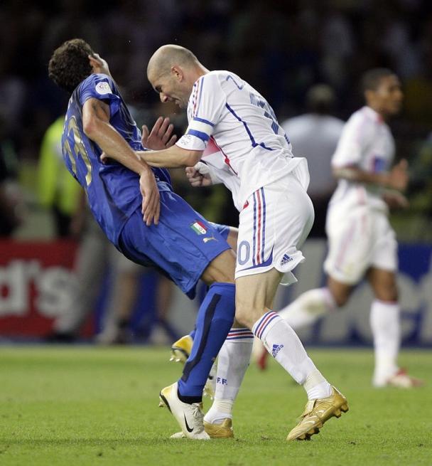 3 Zidane notriec Meterazzi... Autors: Vēlamais niks TOP 10 Pasaules Kausa šokējošākākie notikumi