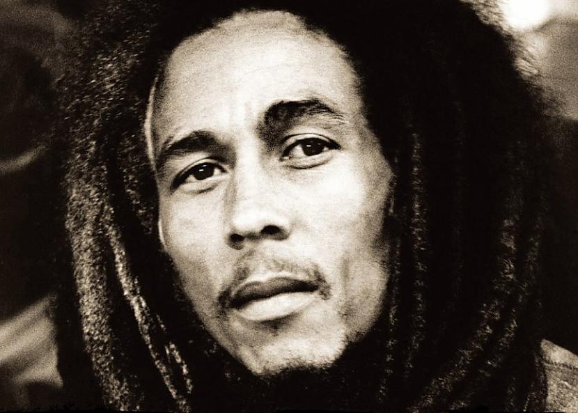 TOP 4Bobs Mārlijs Bob Marley... Autors: kriska14 TOP 4 Pelnošākās slavenības pēc nāves.