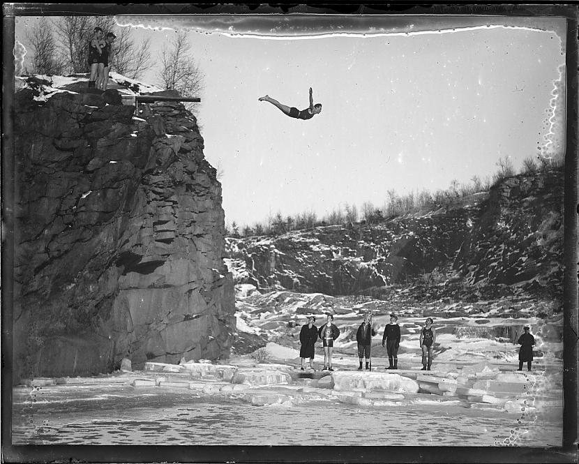 1930 gads Peldētāji ziemā Autors: Prāta Darbnīca Neparastas vēstures fotogrāfijas (4.daļa)