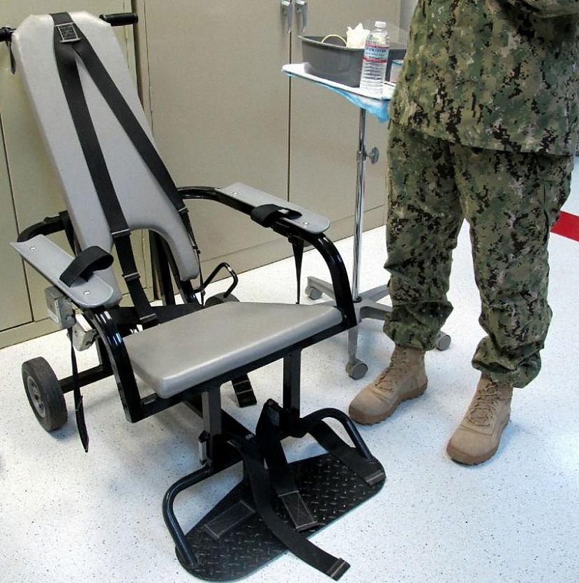 Scaronis ir speciālais krēsls... Autors: msi11 Gvantanamo teroristu cietums