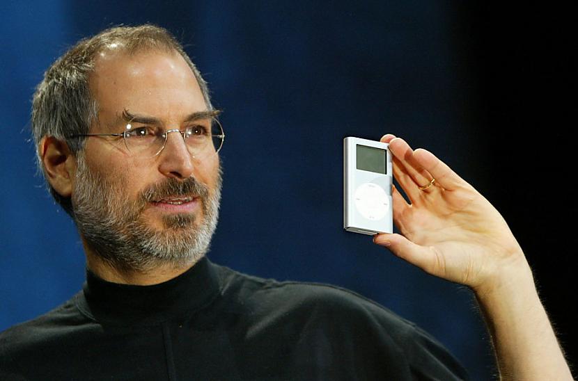 Stīvs Jobs prezentē pirmo iPod... Autors: uibis Desmit gades ievērojamākie foto 1.daļa