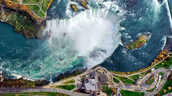 Niagaras udenskritums Autors: bigbos Pasaulē populāras vietas no putna lidojuma.