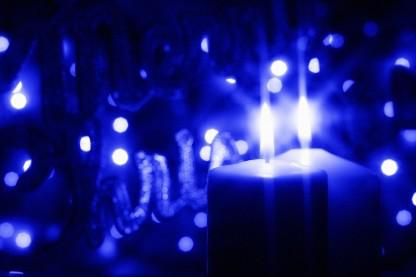 Zila sveceZila svece ir... Autors: Yanara Sveču krāsu nozīme