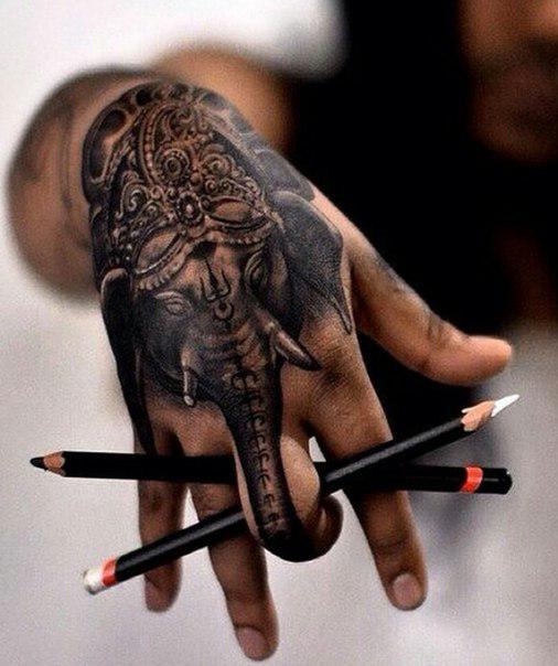  Autors: Hello Tetovējums kā izpausmes objekts.