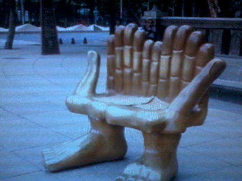 Gribi sēdēt mūsu plaukstāsUn... Autors: Gmonster Neparastas skulptūras, kas nav bijušas spokos