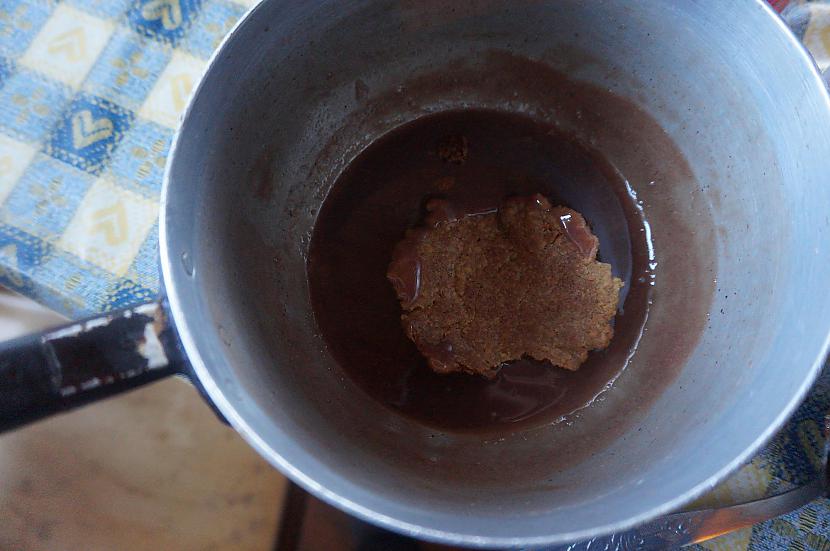Es vēl vņus noglazēju ar kakao... Autors: andackaa Smilšu cepumi paštaisītā šokolādes krēmā.
