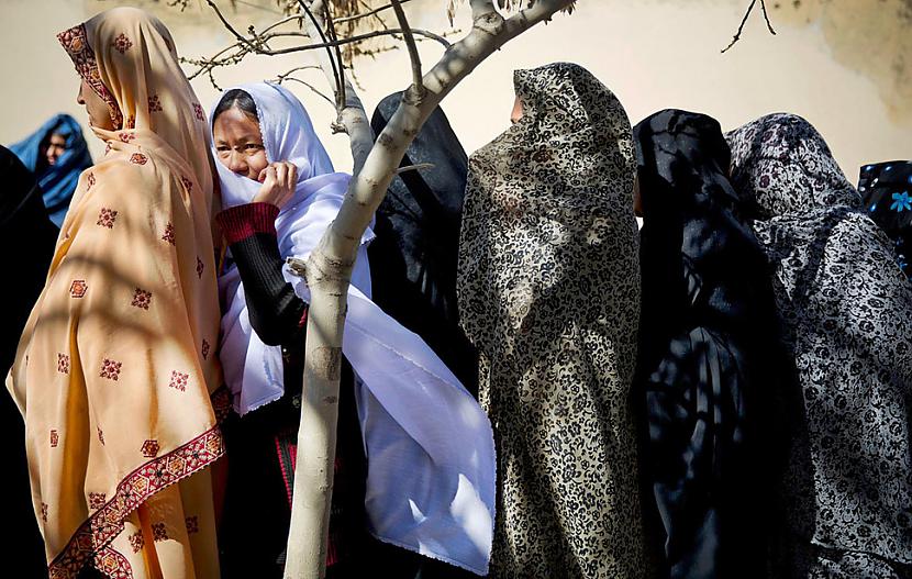 Sievietes Afganistānā pirmo... Autors: pofig 21. gadsimta spēcīgākās fotogrāfijas