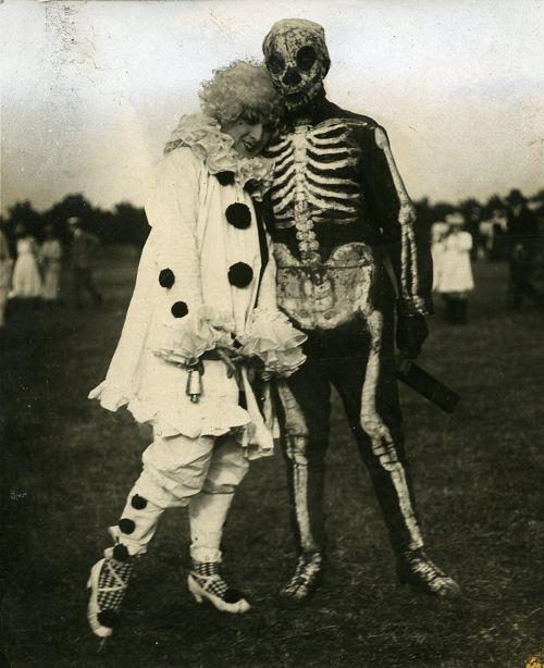 Futbola spēle kostīmos 1910... Autors: Fosilija Baisas un reālas bildes no pagātnes