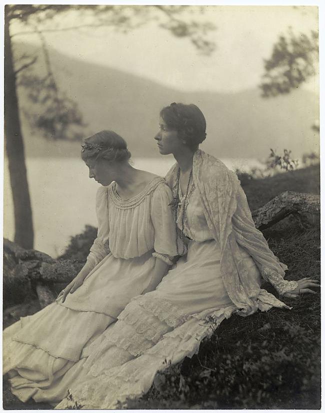 1910 gads sieviete pa kreisi... Autors: Fosilija Baisas un reālas bildes no pagātnes 2