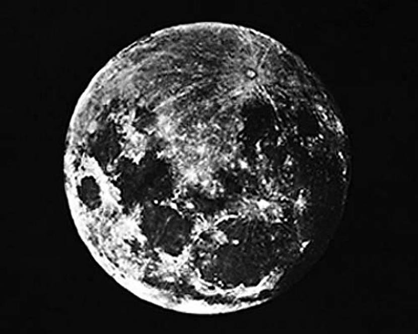 Pirmā Mēness fotogrāfija 1839... Autors: kaķūns 10 pasaulei svarīgi notikumi PIRMOREIZ un TAGAD
