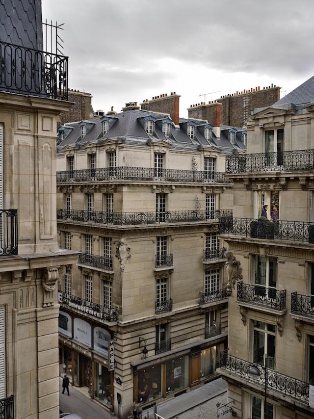  Autors: Gostlv Skats iekš Parīzes logiem