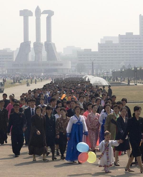 Brīvdienas Ziemeļkorejā ir... Autors: BodyBoard Dzīve Ziemeļkorejā...