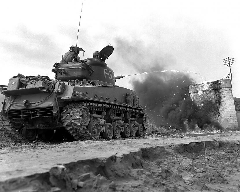 nbsp nbspM4 tanki tika ražoti... Autors: Mao Meow M4 Sherman – amerikāņu galvenais kaujas tanks Otrajā Pasaules karā