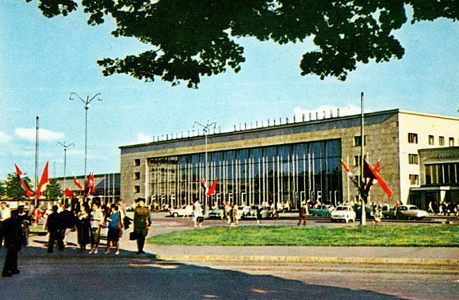 Centrālā stacija 1962 gads Autors: Neticamaiss Rīga pirms 50 gadiem krāsainās fotogrāfijās