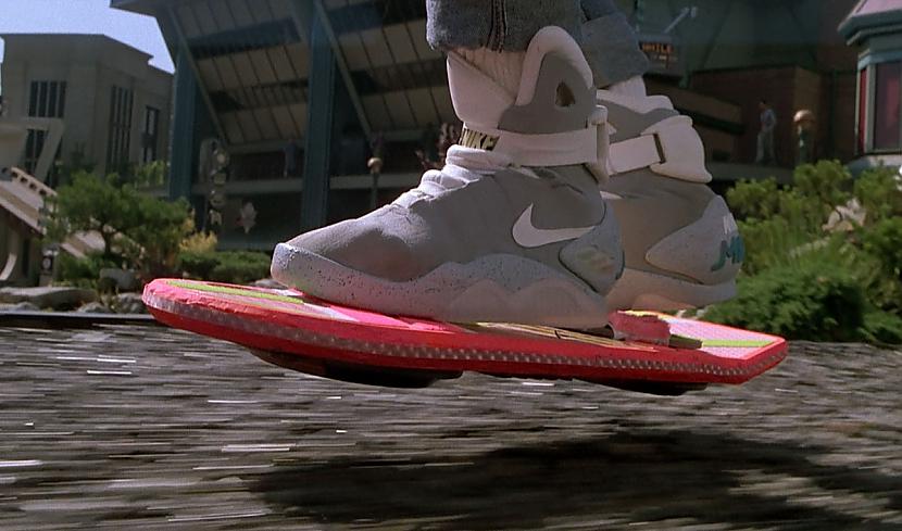 Nike kedas ar šņorēm kuras... Autors: Neticamaiss 2015. gads fantastikas filmā 'Back to the Future II'