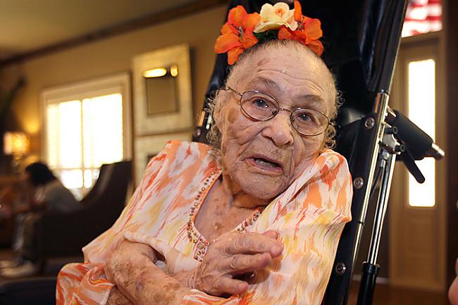 Gertruda Viver 116 gadi ASV... Autors: Lords Lanselots 5 paši vecākie cilvēki pasaulē, piedzīvojuši 3 simtgades