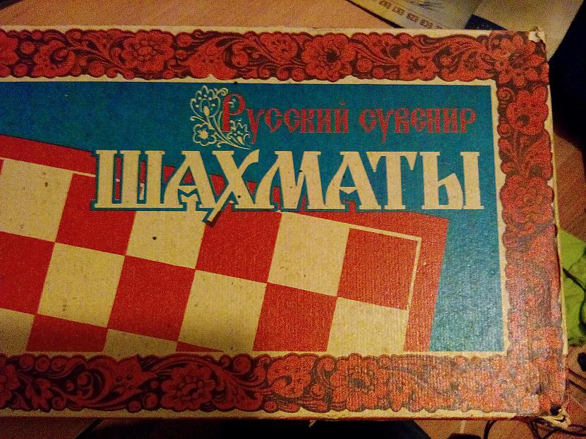 Krievu suvenīrsScaronahs Autors: spiegs007 PSRS laika šaha galdiņš ar figūriņām