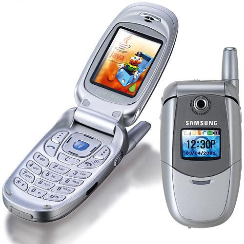 Samsung E300Tad vēl  atvāžamie... Autors: Fosilija Kādus mobilos telefonus mēs lietojām 2004. gadā. Pagājuši 10 gadi!