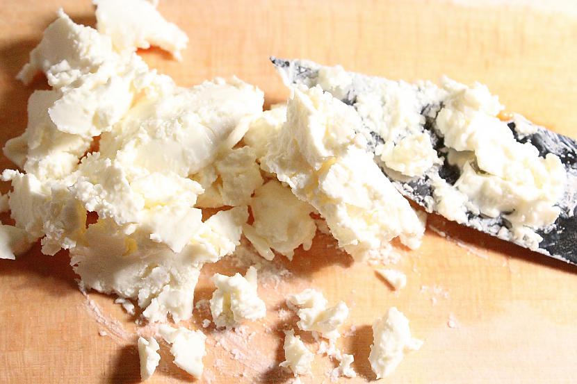 Sasmalcinām fetas sieru Ja... Autors: Sforca Supervieglie, gardie un sātīgie vistas salāti