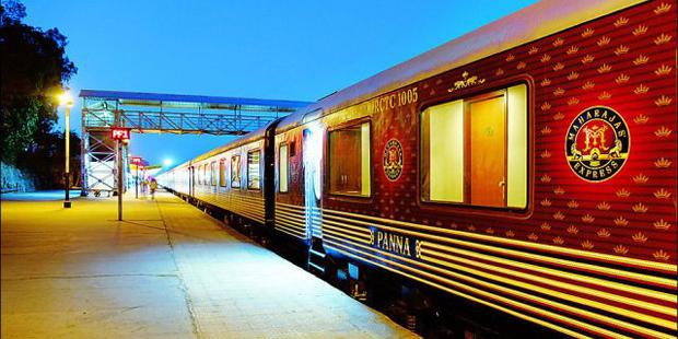  Autors: Fosilija Greznākais vilciens Indijā