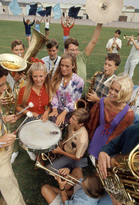 10 Skolas mūzikas grupa ... Autors: Lords Lanselots Hipiji 60-tos gados ASV!!!!