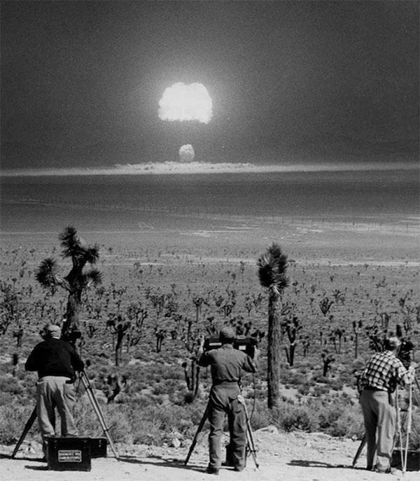 Atombumbas izmēģinājums... Autors: DEMENS ANIMUS Pārsteidzošas vēsturiskas fotogrāfijas.