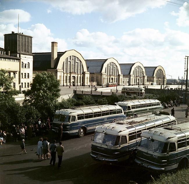 Autobusa pietura  1950 Autors: slida Vecā, labā Rīga. Eksluzīvi FOTO.