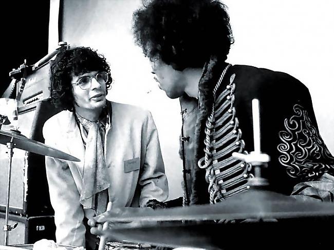Jimi Hendrix and Al Kooper Autors: Fosilija Ļoti reti kadri, kad slavenības vēl nebija tik slavenas kā tagad
