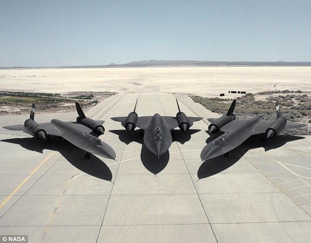 Aptuveni 93 no lidmascaronīnas... Autors: Fosilija SR-71 spiegu lidmašīna jeb Blackbird