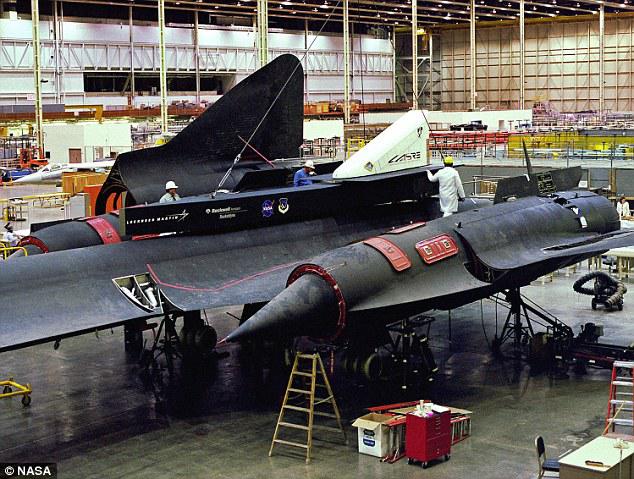 Zinātnieki izstrādāja SR71 pēc... Autors: Fosilija SR-71 spiegu lidmašīna jeb Blackbird