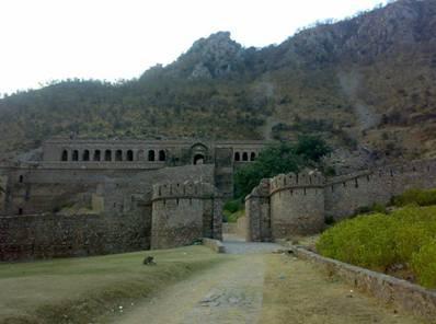 Bhangarha forts RadžastānāTo... Autors: Kristele20 Dažas mistiskas vietas Indijā