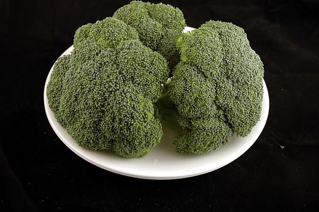 588 grami brokoļu Autors: Sulīgais Mandarīns 200 kalorijas 46 dažādos produktos
